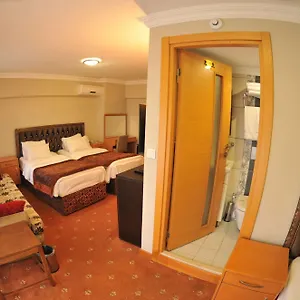 Palace Point Otel